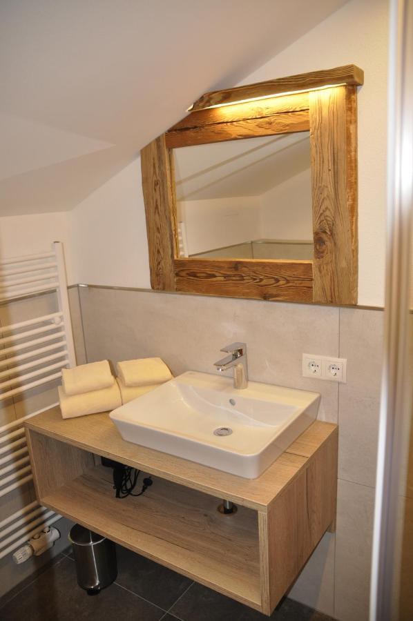 Herzis Appartements วาไกรน์ ภายนอก รูปภาพ